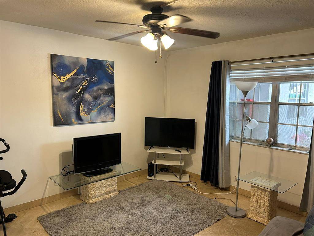 Fort Lauderdale, FL 33301,510 NE 17th Ave #105