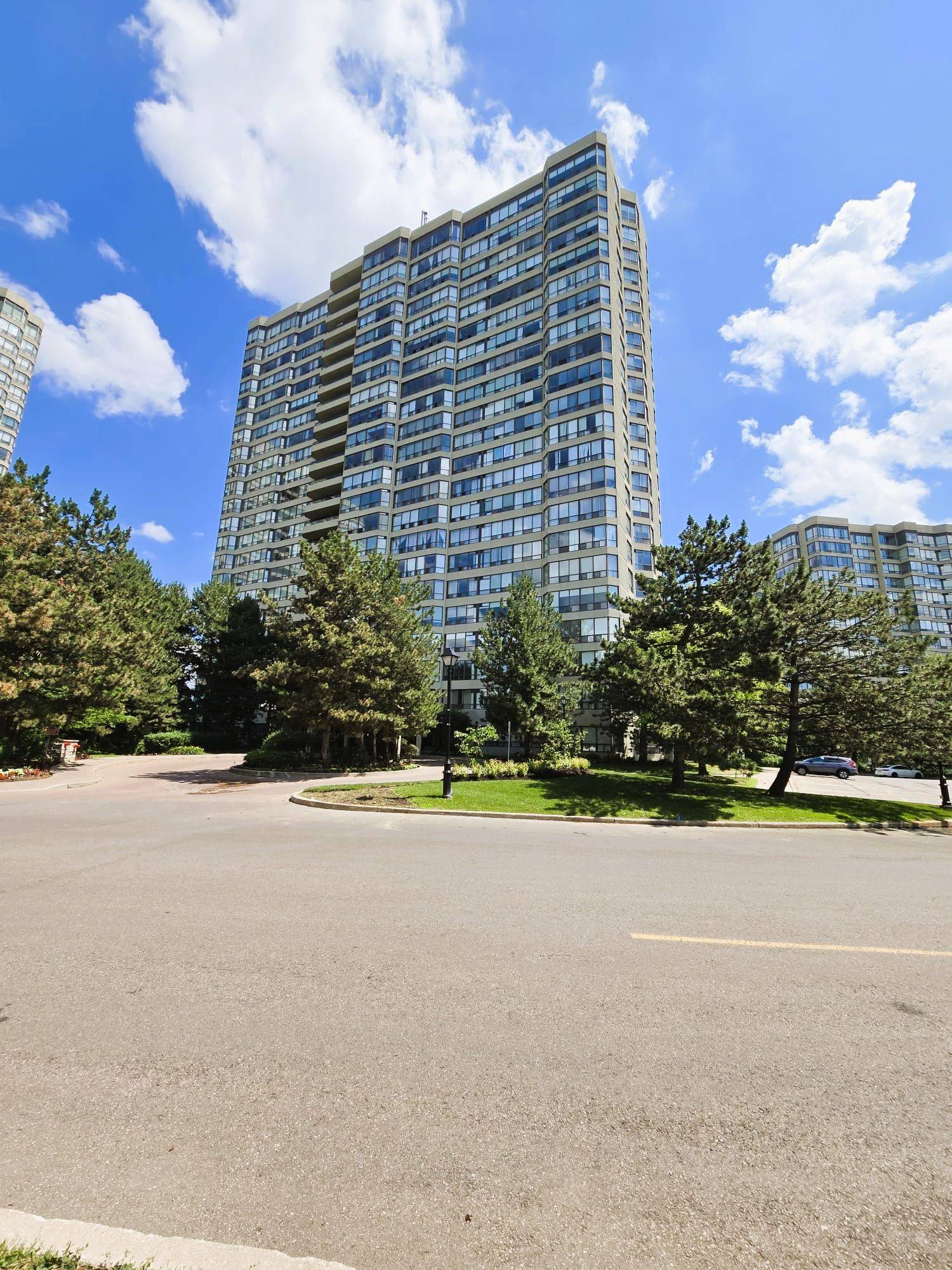 Brampton, ON L6S 5K8,24 HANOVER RD #1104
