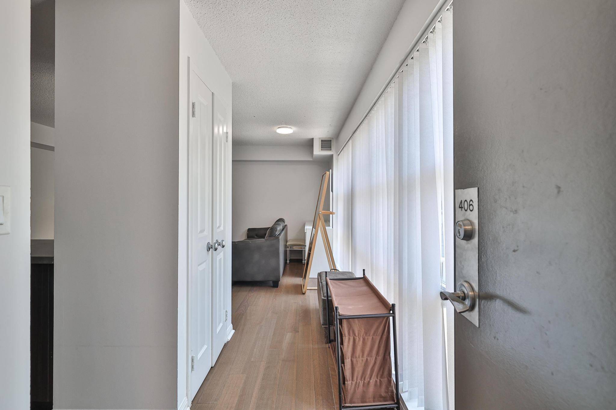 Toronto C01, ON M4Y 3G4,11 St Joseph ST #406