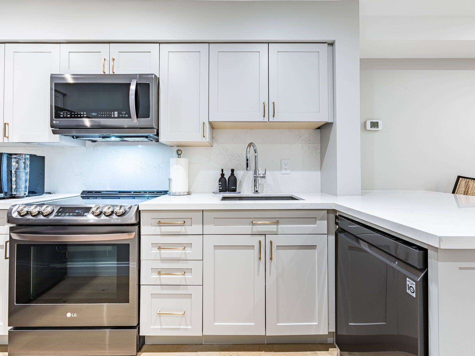 Toronto C02, ON M5R 3S7,217 St George ST #8