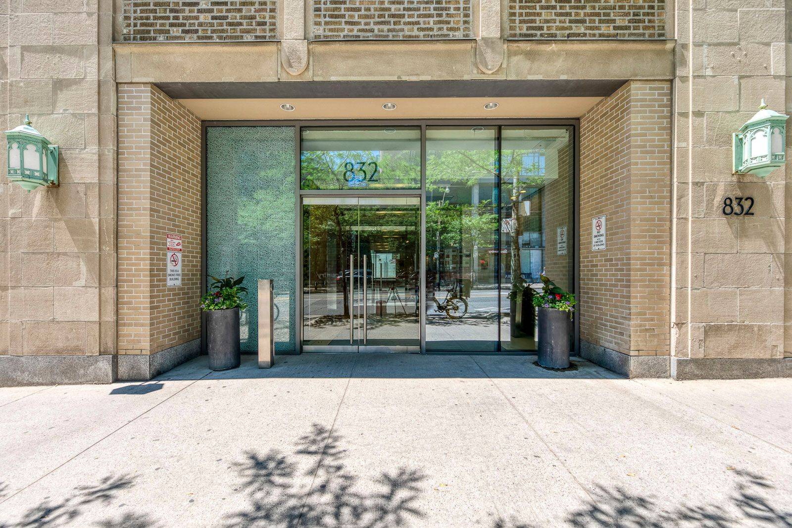 Toronto C01, ON M5S 1Z6,832 Bay ST #4804