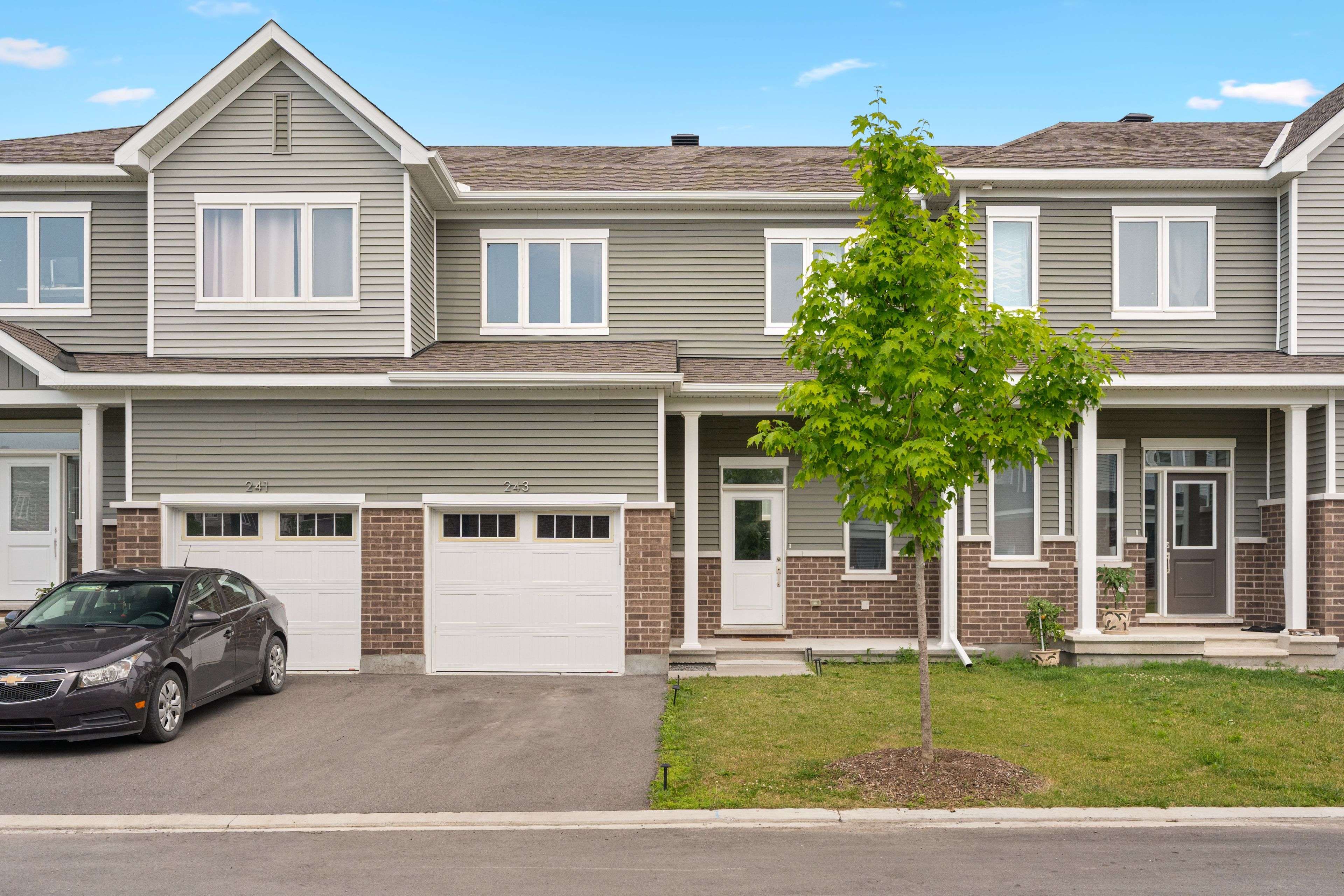 Barrhaven, ON K2J 6X9,243 Surface LN