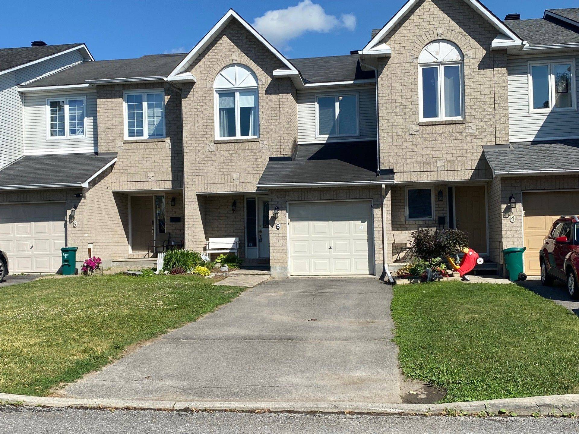 Kanata, ON K2M 2R2,6 Eagleview ST