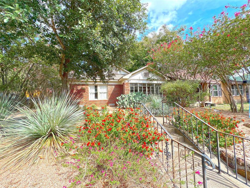 Dallas, TX 75211,2615 W Brooklyn Avenue