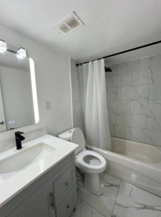 Toronto C15, ON M2J 1L2,5 Parkway Forest DR #511