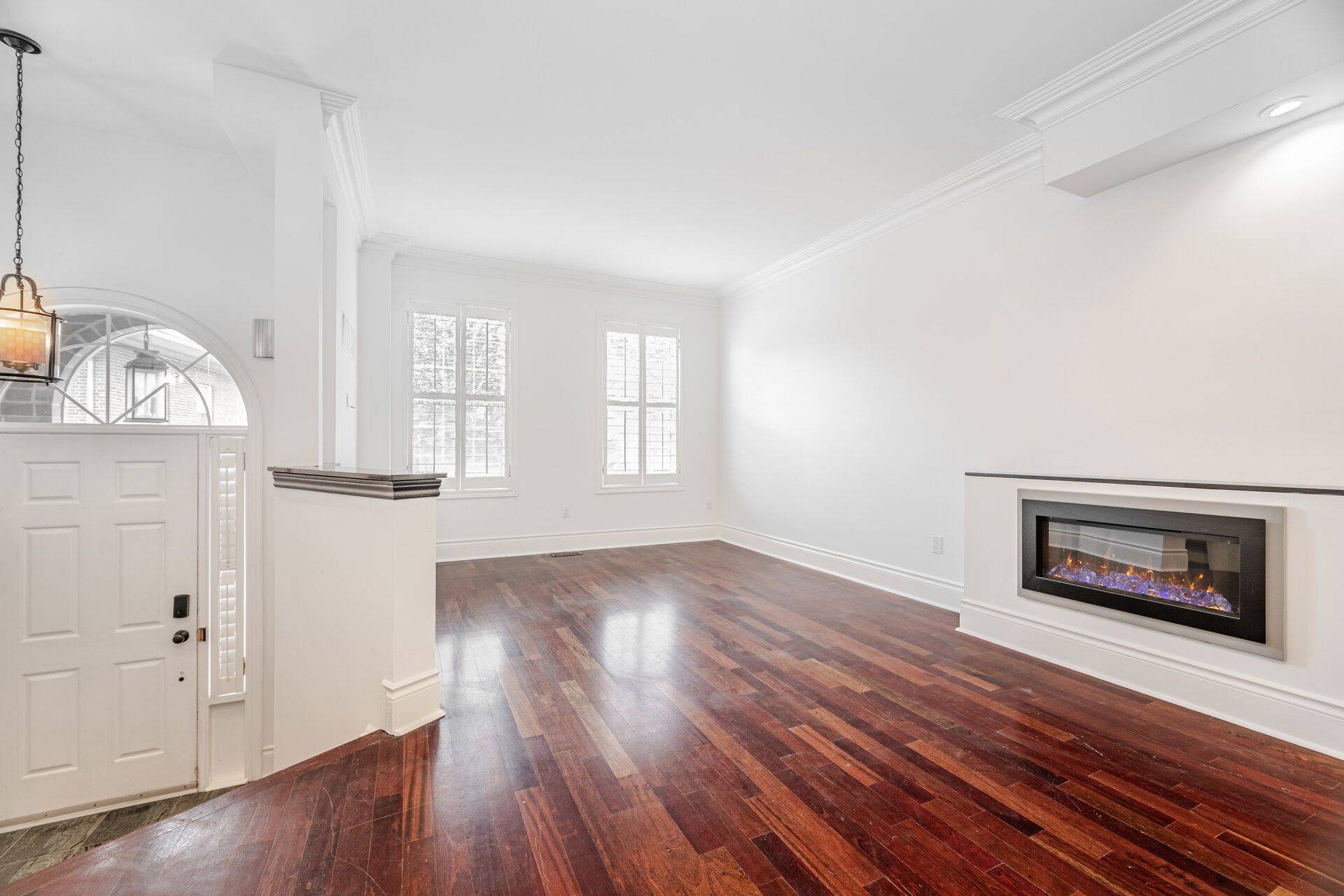 Vaughan, ON L4J 1W3,8038 Yonge ST #25
