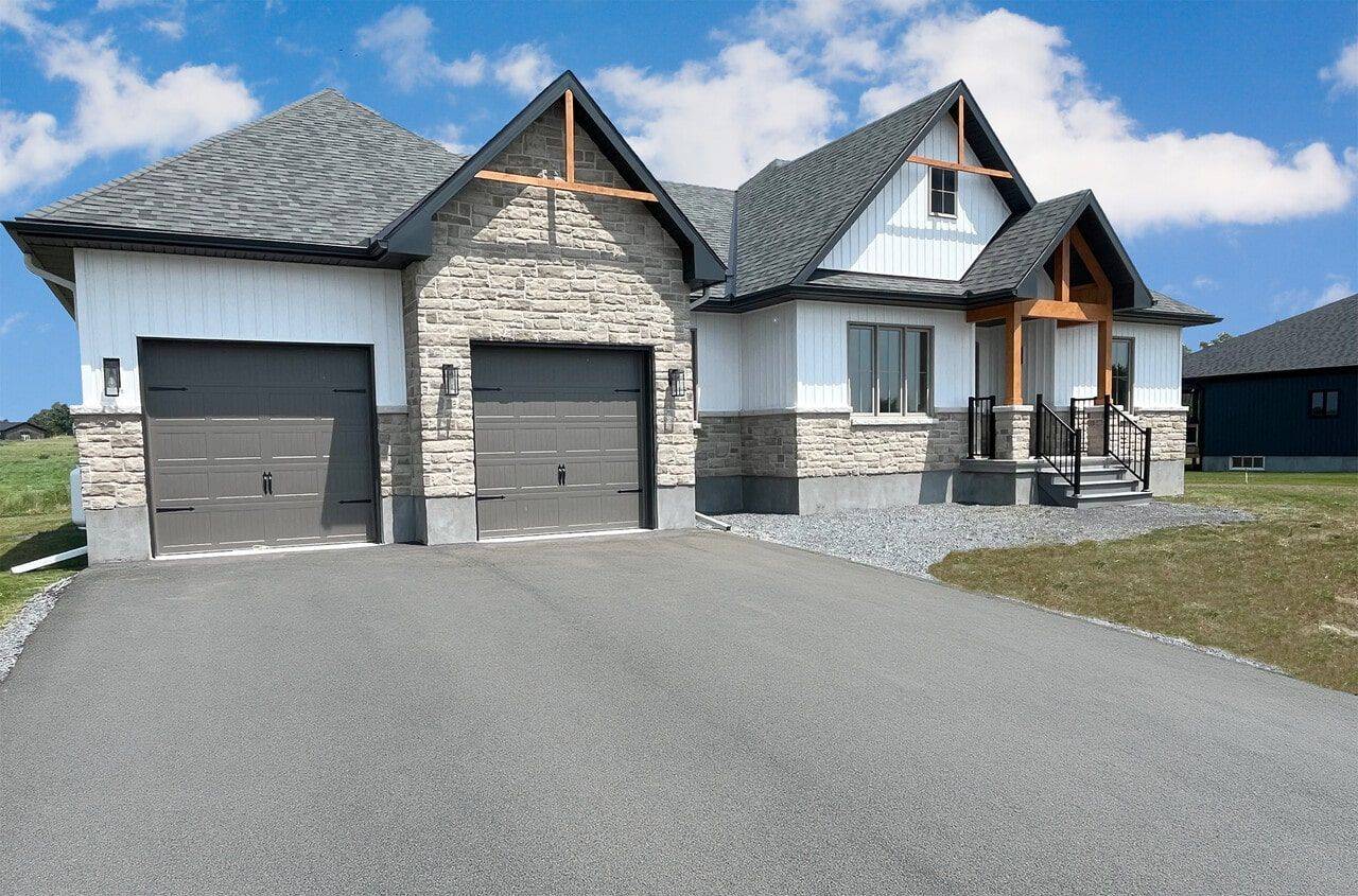 Russell, ON K4R 1E5,252 Trudeau CRES