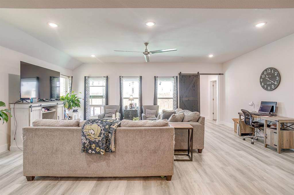 Palmer, TX 75152,220 Poinsetta Drive