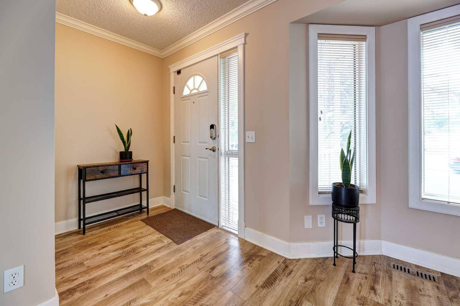 Calgary, AB T3E 7H4,384 Killarney Glen CT SW