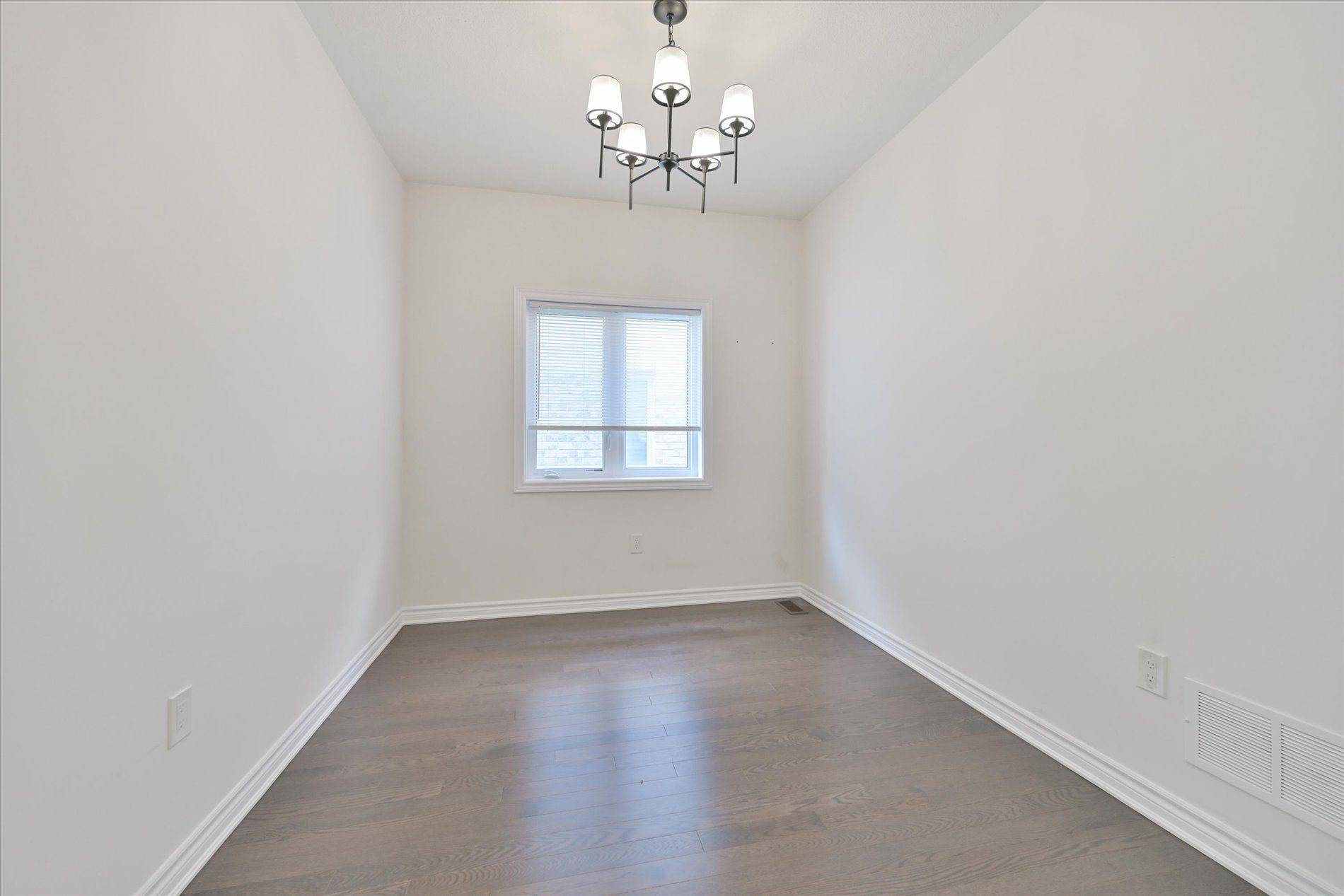 Innisfil, ON L9S 0N5,1021 Barton WAY