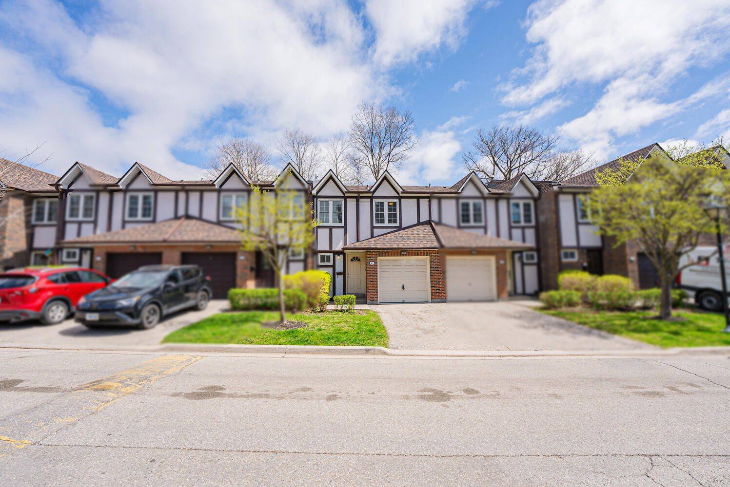 Mississauga, ON L4W 2S8,2120 Rathburn RD E #43