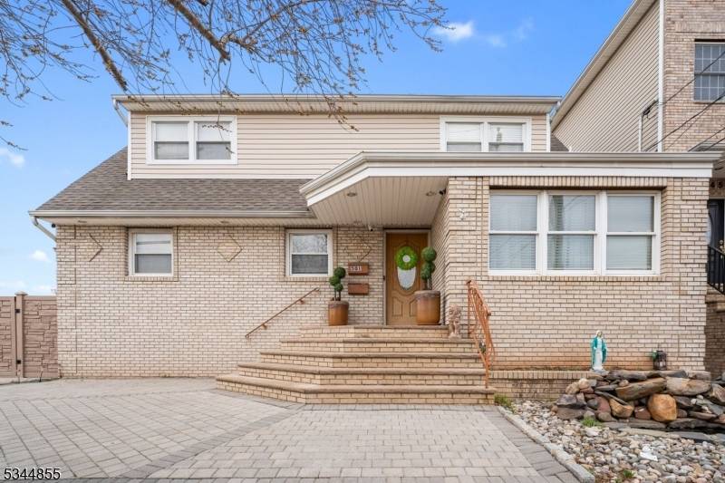 Elizabeth City, NJ 07202,501 Niles St #2
