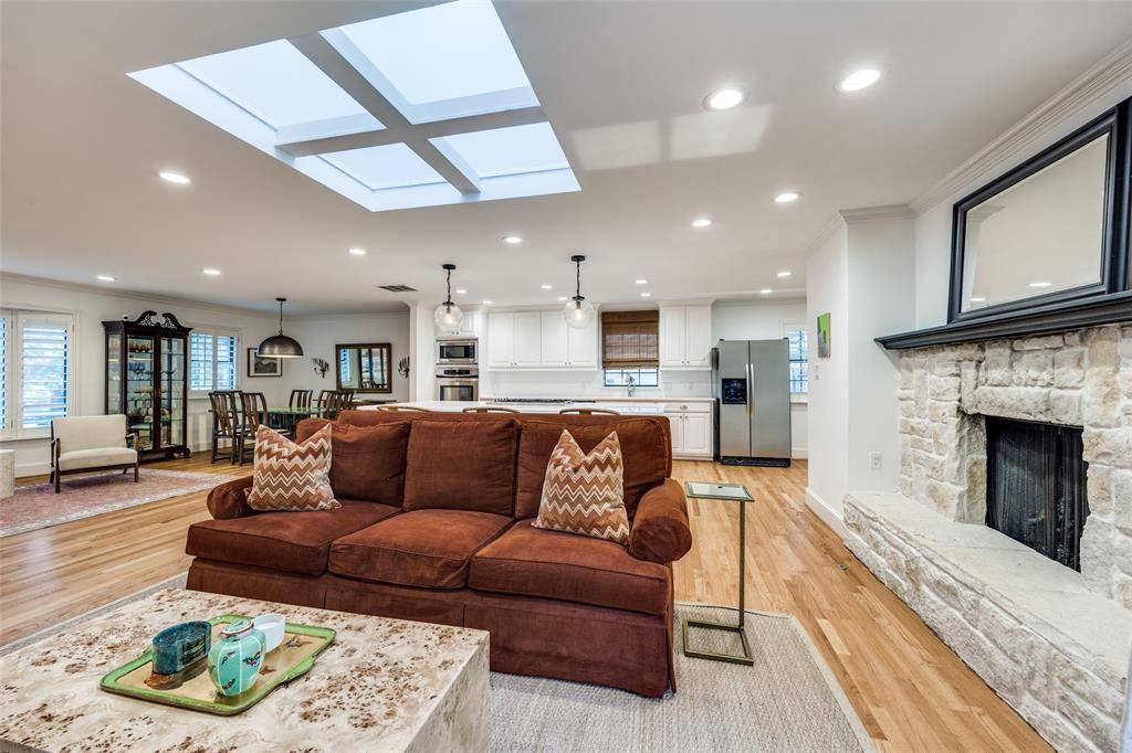 Dallas, TX 75248,7727 La Avenida Drive