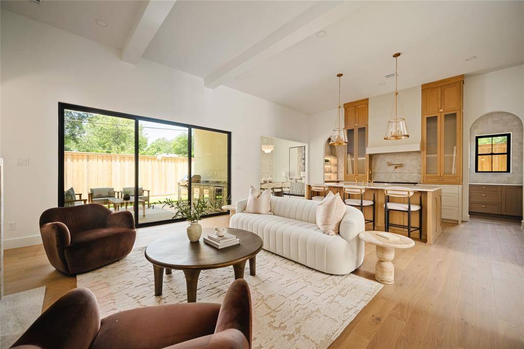 Dallas, TX 75220,3727 Clover Lane