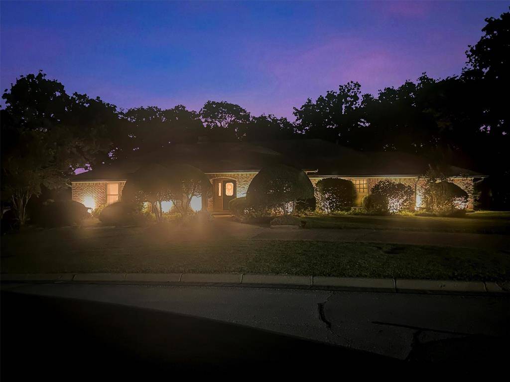 Dalworthington Gardens, TX 76016,2815 Whisperwood Trail
