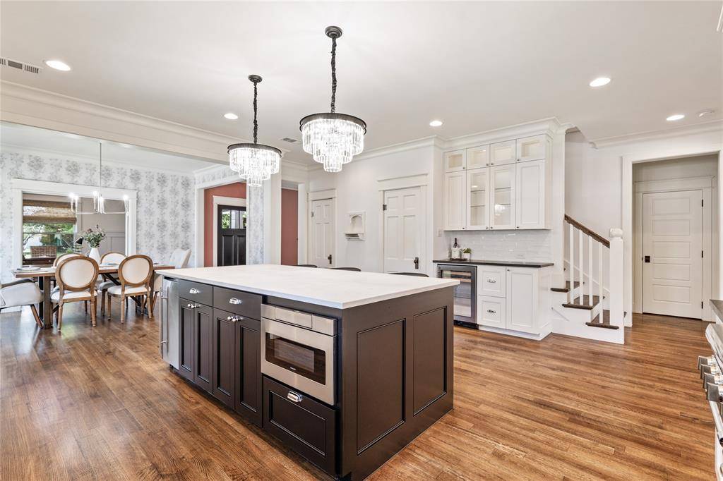 Grapevine, TX 76051,221 W College Street