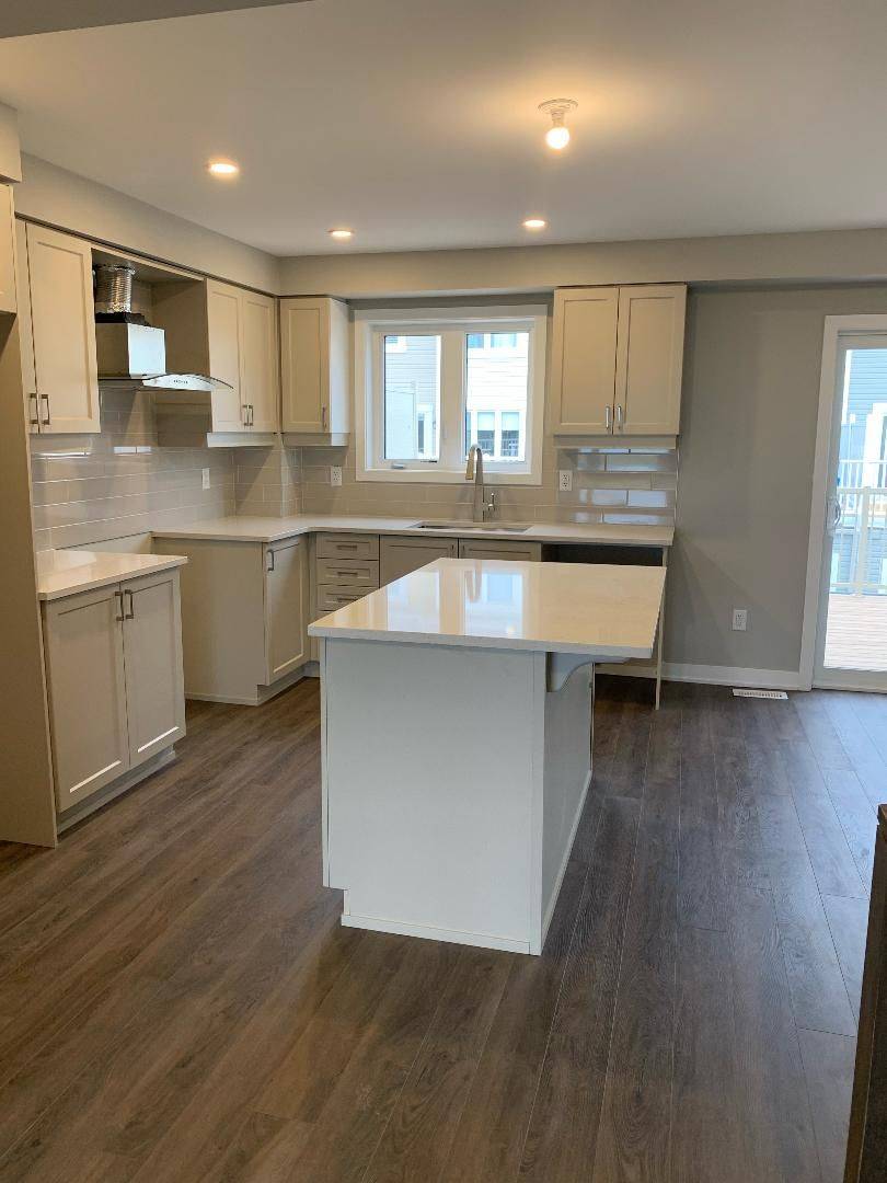 Stittsville - Munster - Richmond, ON K2S 0V5,32 Limnos LN N