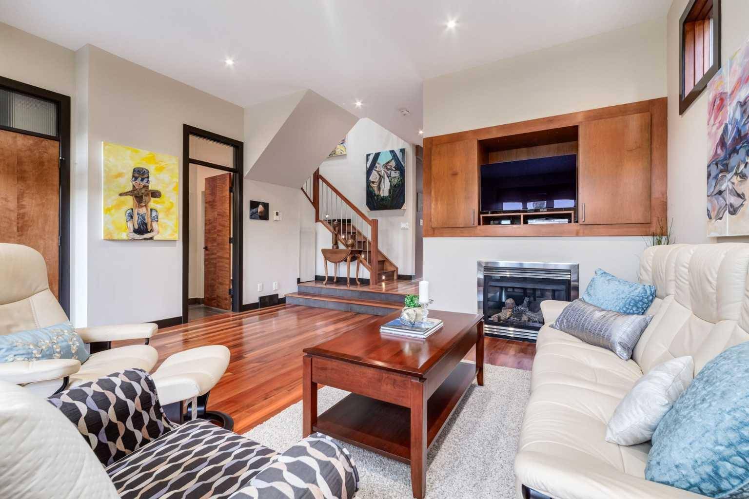Calgary, AB T2E 2R8,2615 32 ST SW