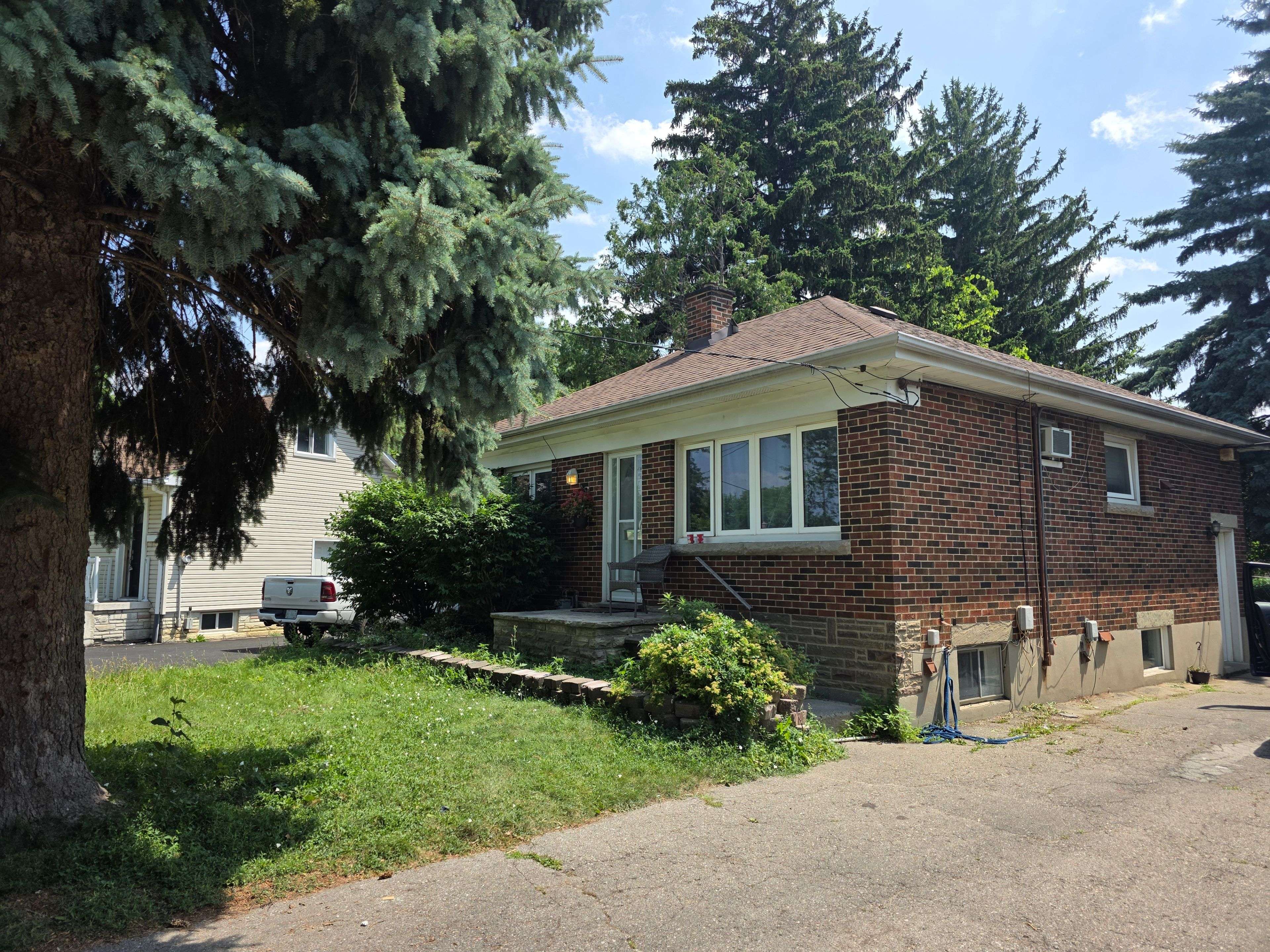 Brampton, ON L6X 1L7,9 Rogers RD