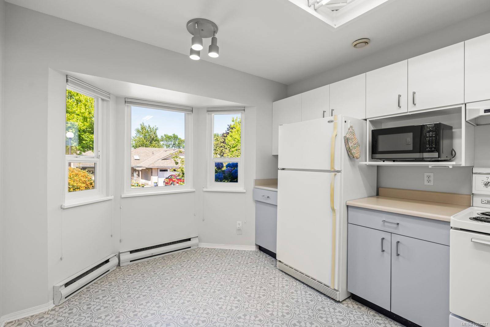 Saanich, BC V8Z 6W7,4120 Interurban Rd #17