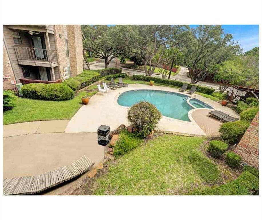 Dallas, TX 75228,15221 Berry Trail #304
