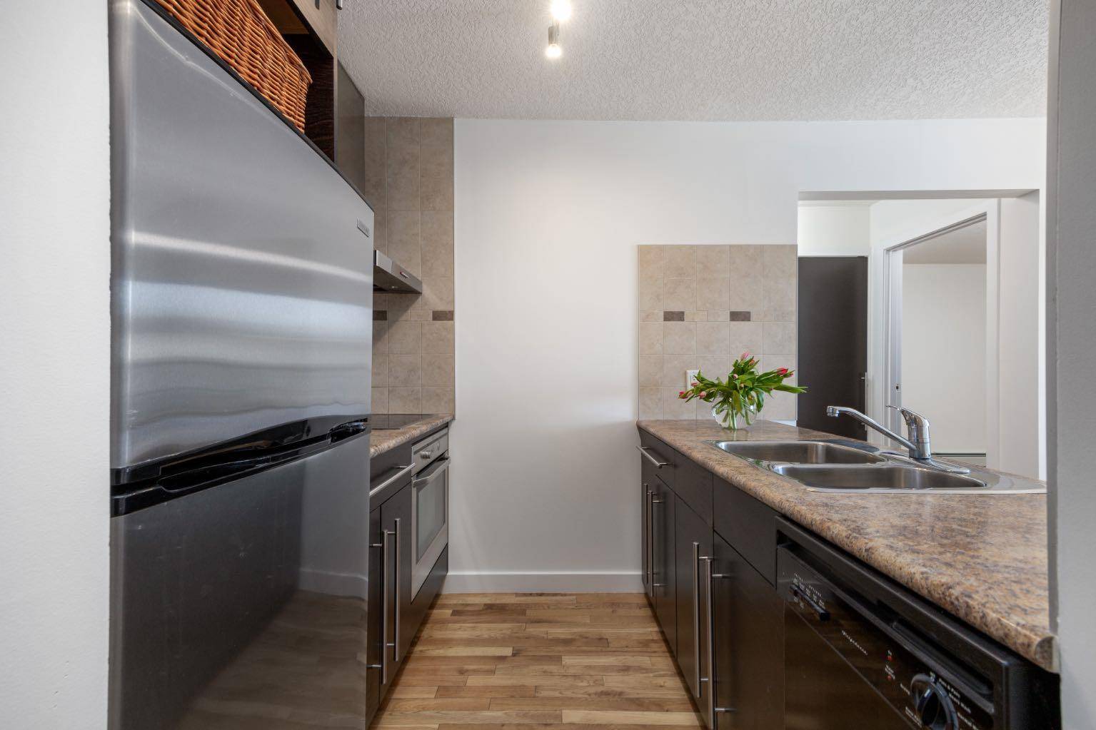 Calgary, AB T3E 2Y8,1919 36 ST SW #305