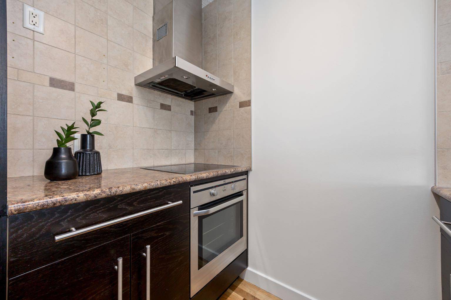 Calgary, AB T3E 2Y8,1919 36 ST SW #305