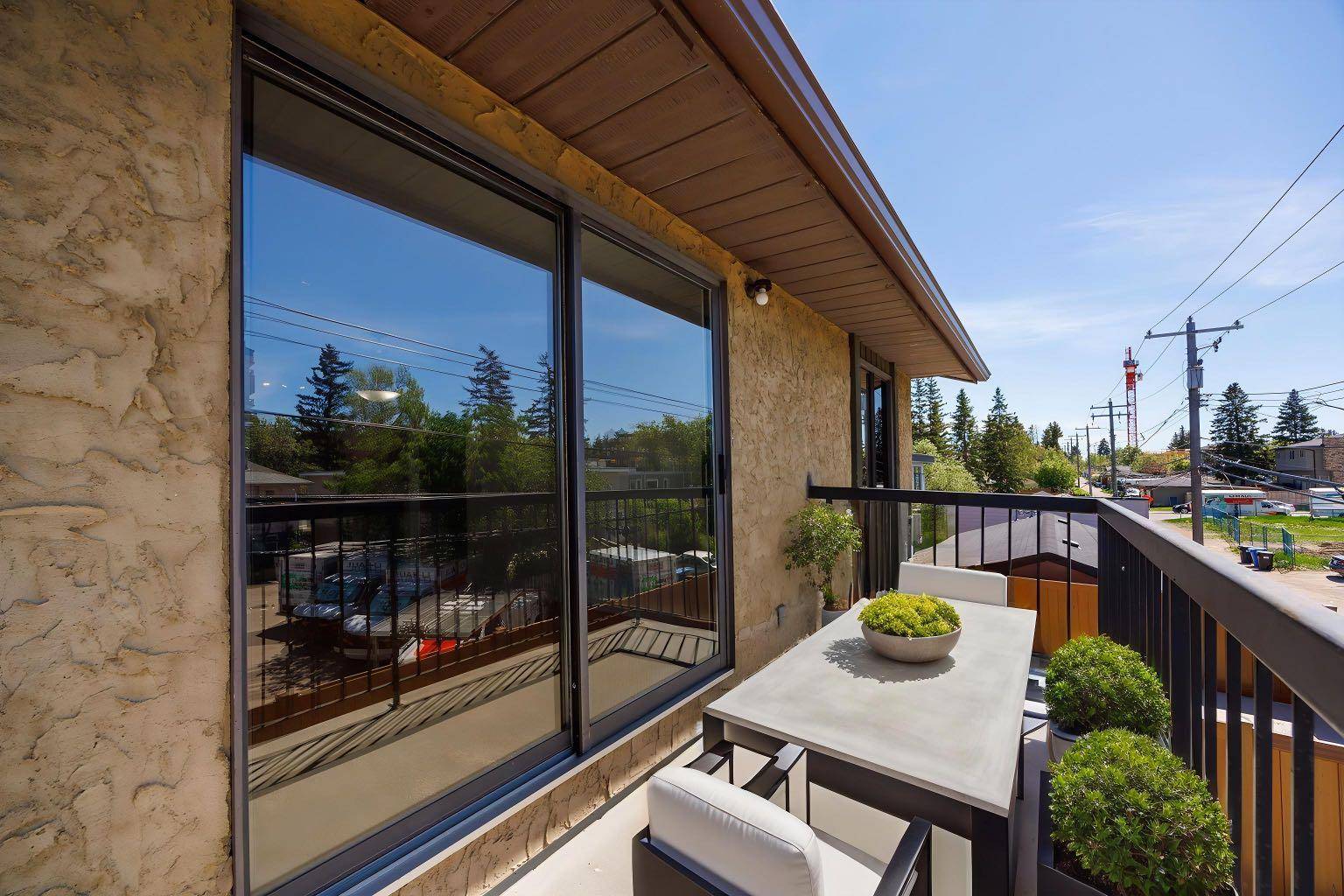 Calgary, AB T3E 2Y8,1919 36 ST SW #305