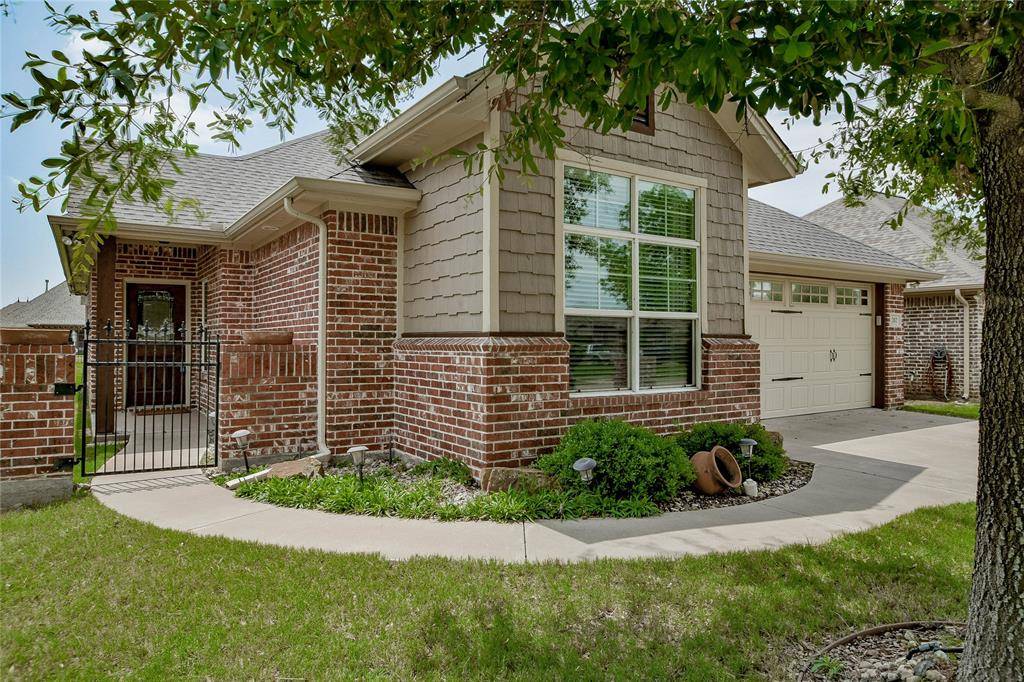 Granbury, TX 76049,202 Captains Court