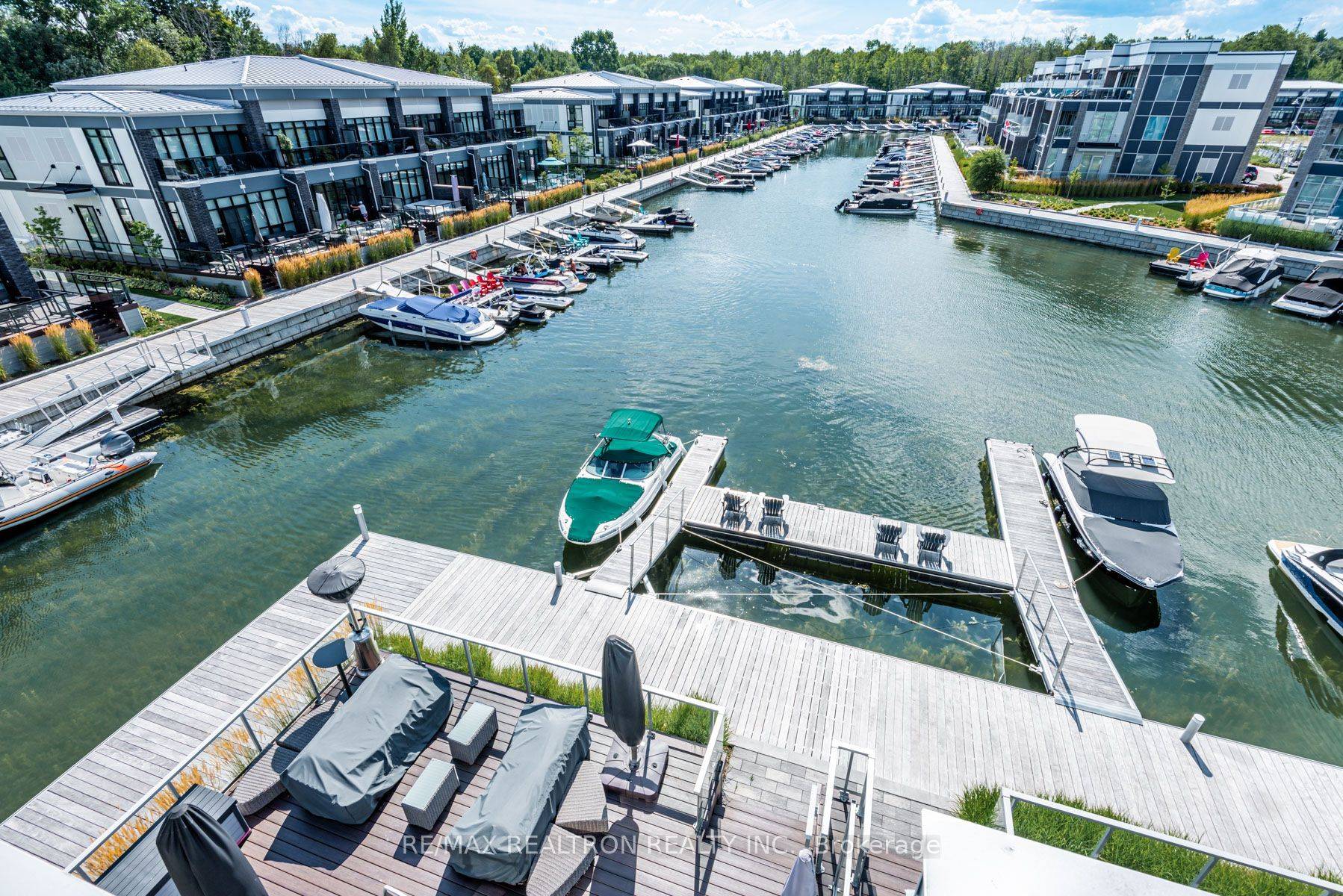 Innisfil, ON L9S 0L5,3700 Mangusta CT