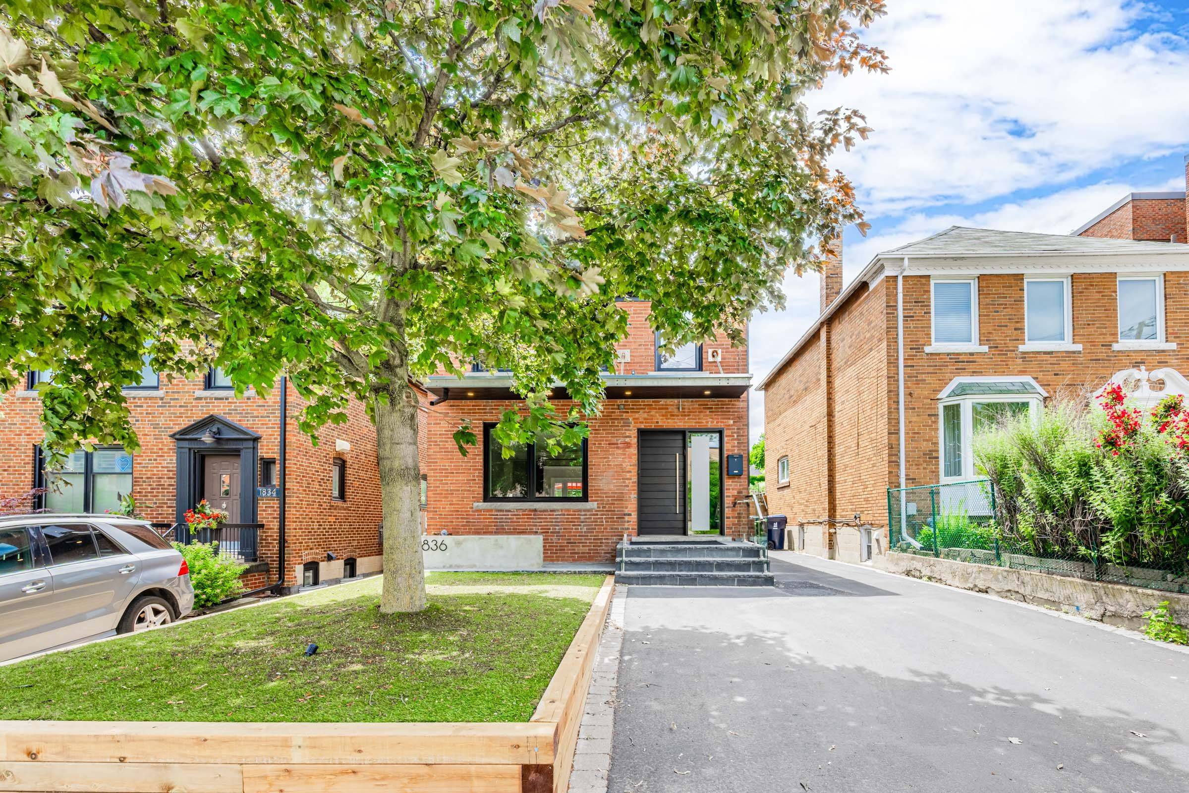 Toronto C03, ON M5P 3K7,1836 Bathurst ST