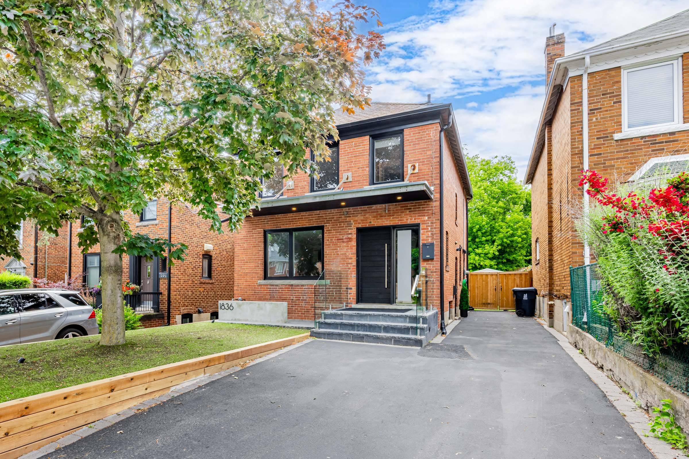 Toronto C03, ON M5P 3K7,1836 Bathurst ST