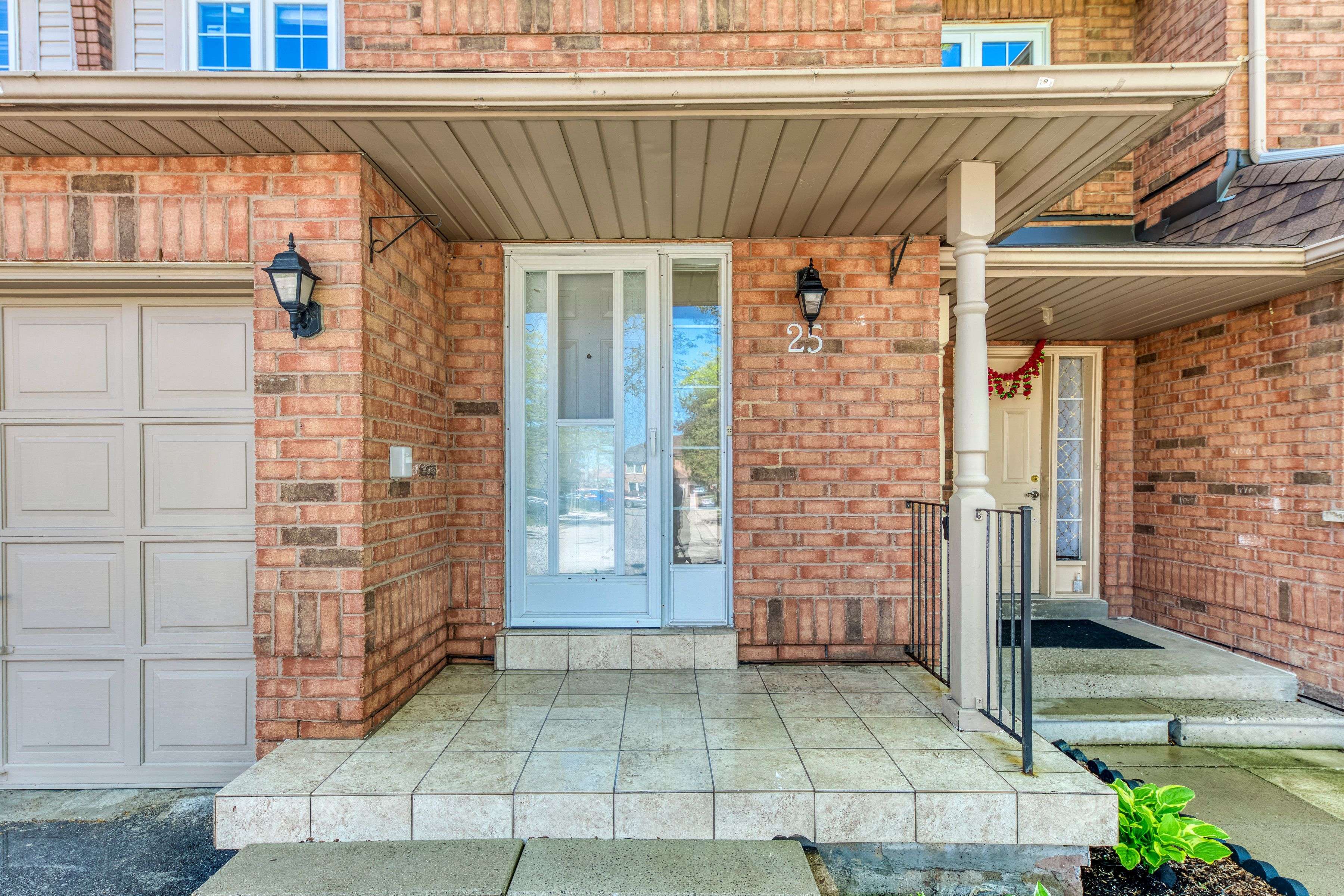 Brampton, ON L6Y 5E9,10 Cherrytree DR #25