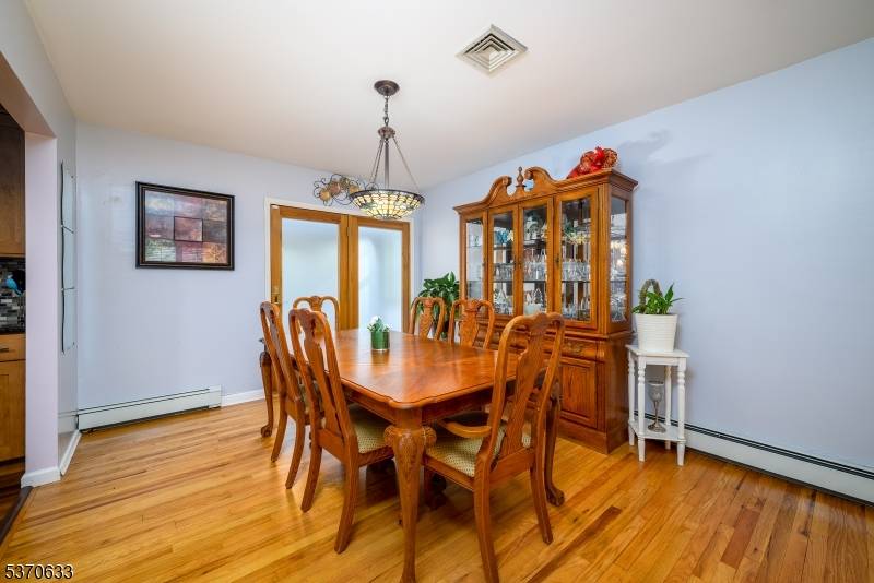 Rahway City, NJ 07065,687 Sycamore St