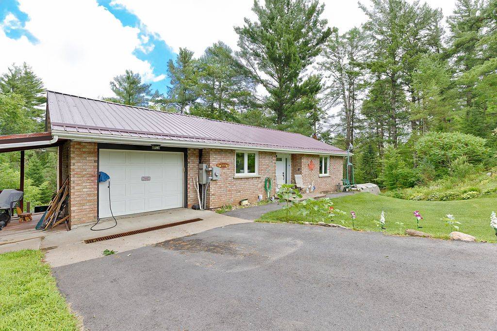 Laurentian Valley, ON K8A 6W8,539 Schwan RD