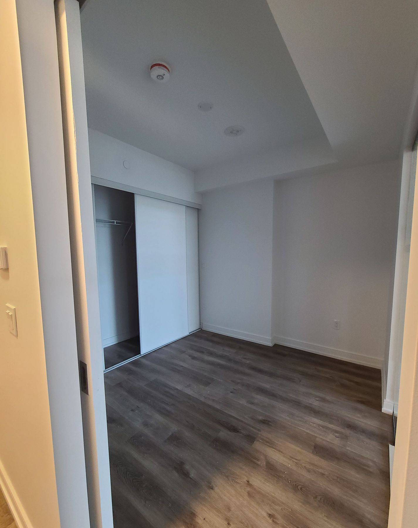 Hamilton, ON L8R 3J2,1 Jarvis ST #427