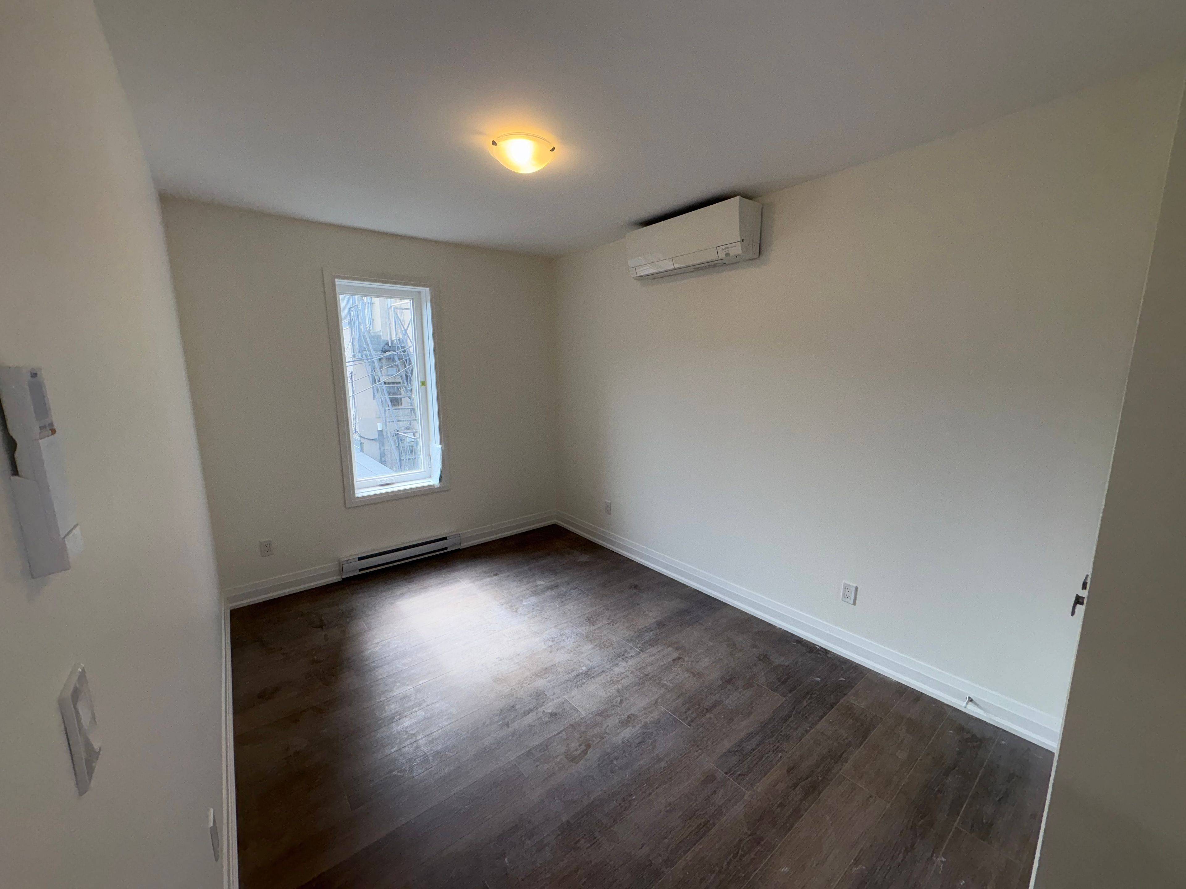 Toronto E01, ON M4J 1L2,673 Danforth AVE #2A