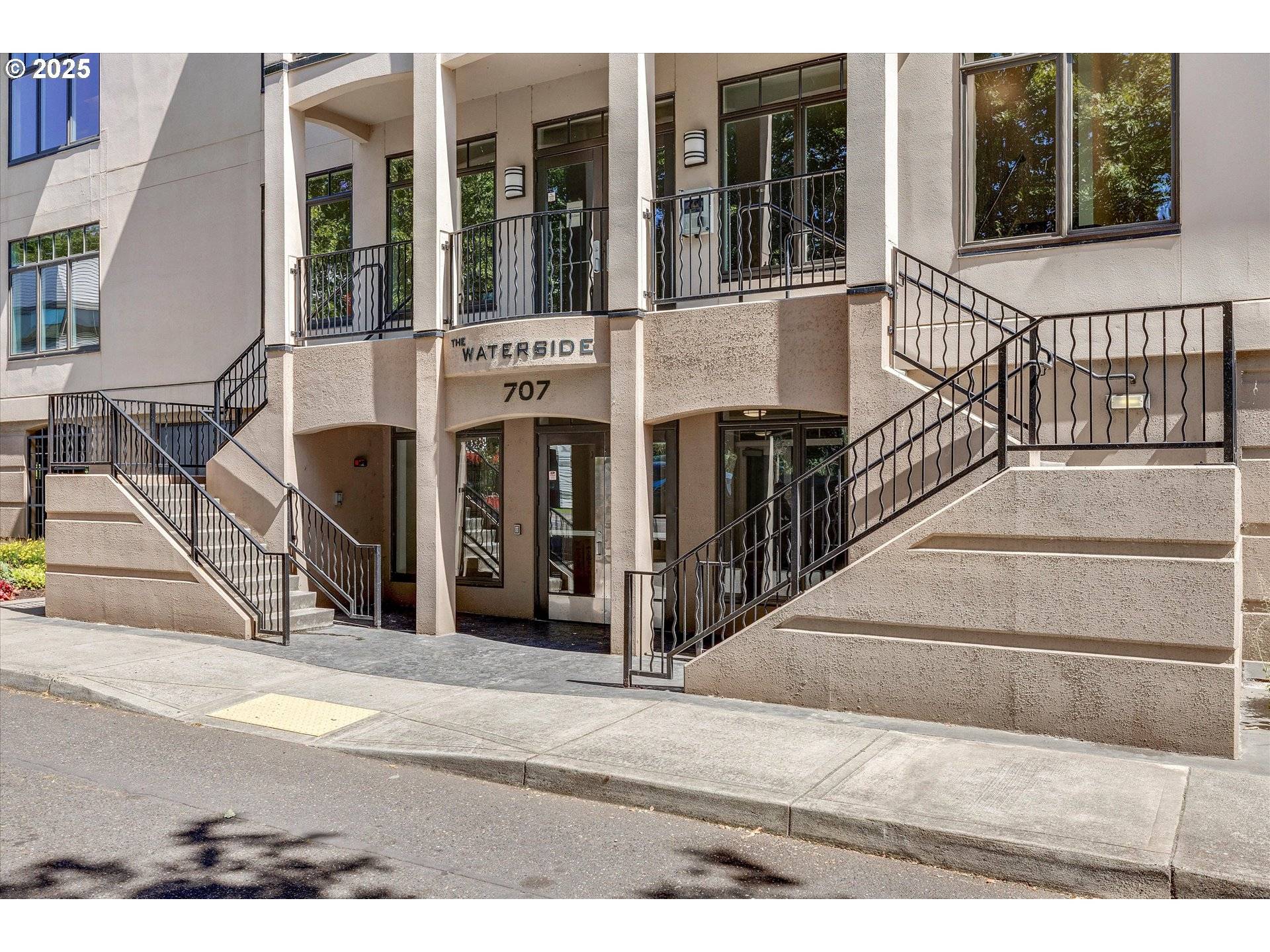 Portland, OR 97217,707 N HAYDEN ISLAND DR #215