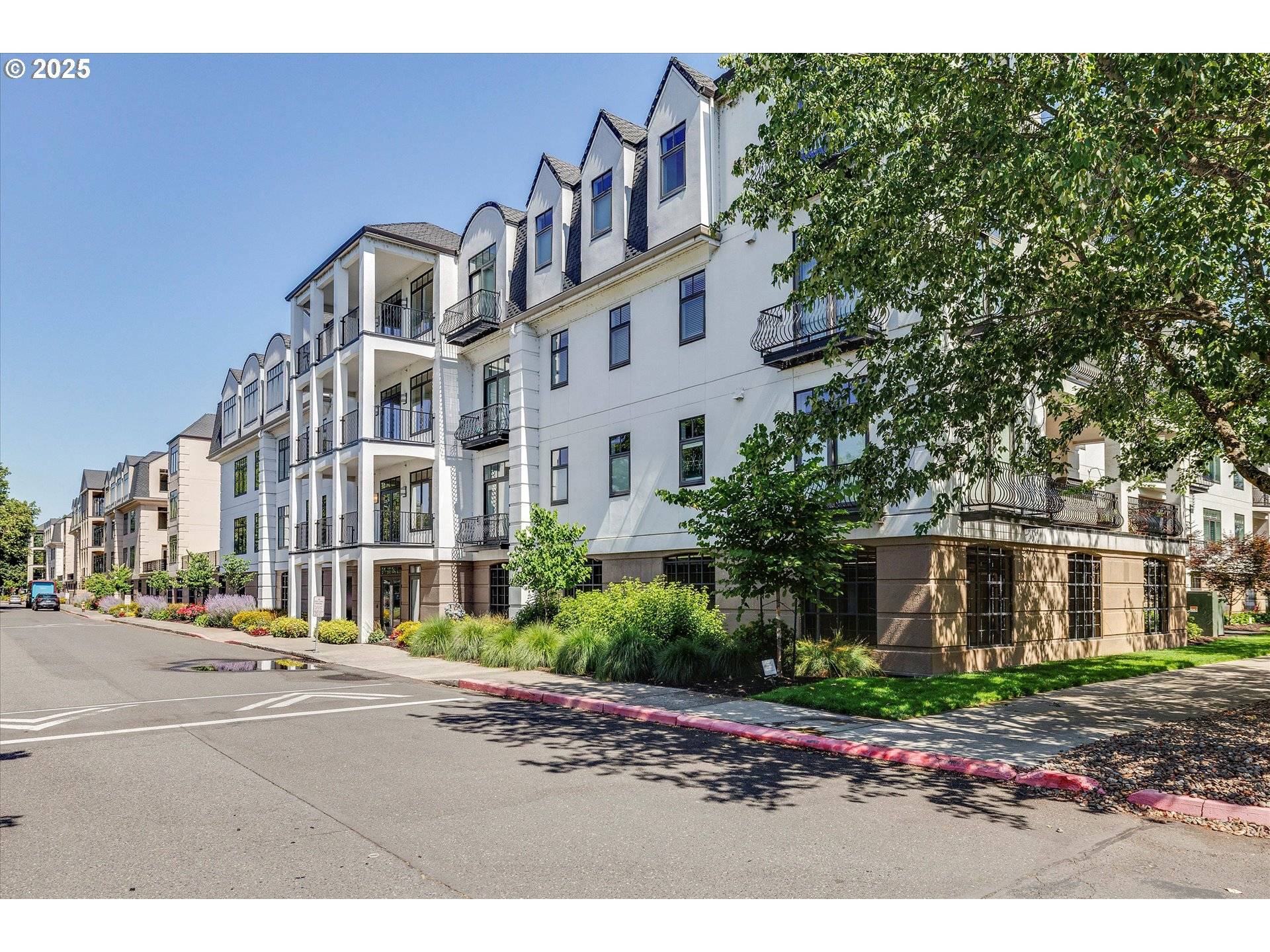 Portland, OR 97217,707 N HAYDEN ISLAND DR #215
