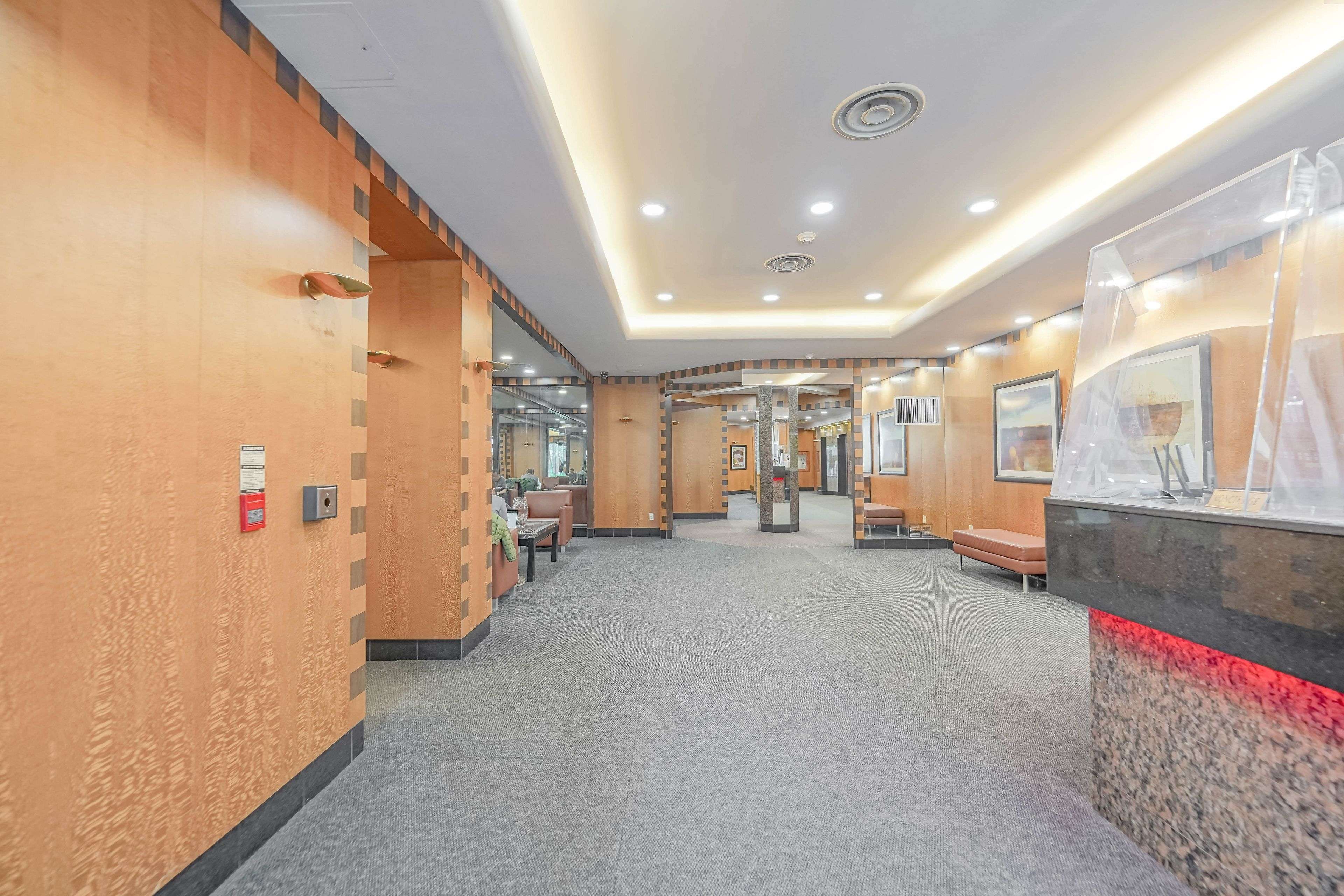 Toronto C14, ON M2N 6T5,18 Hillcrest AVE #801