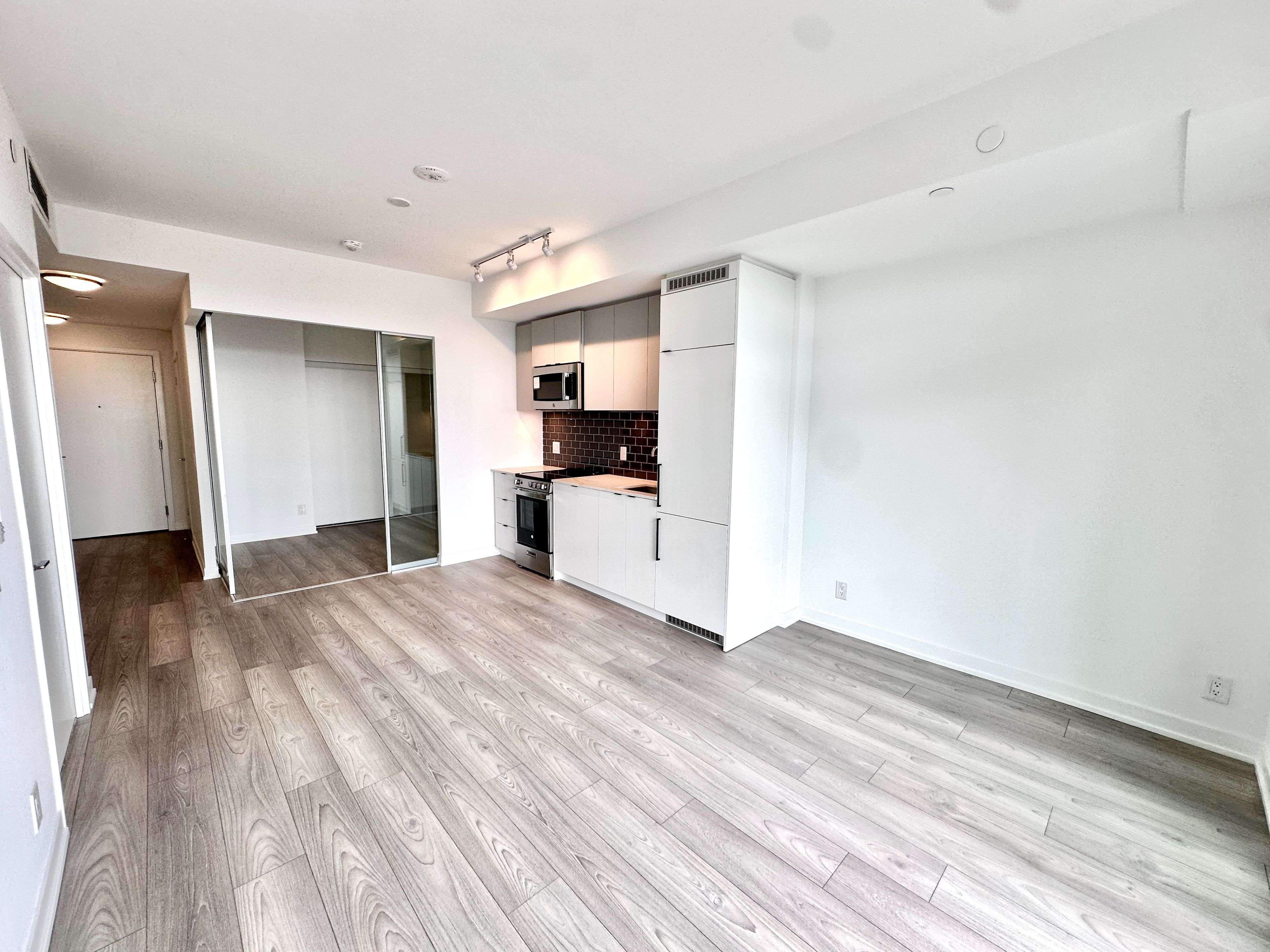 Toronto W01, ON M6K 0J2,285 Dufferin ST #1017
