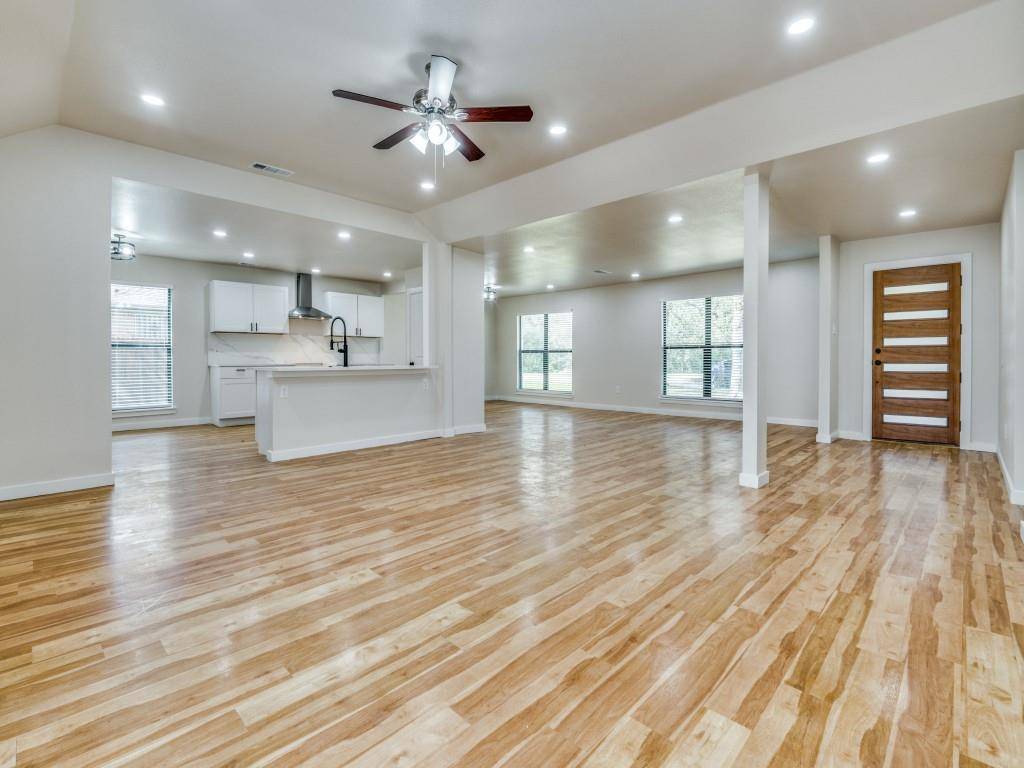Dallas, TX 75224,712 W Five Mile Parkway