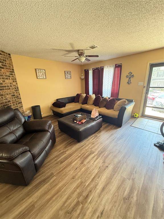 Euless, TX 76039,24 Abbey Road