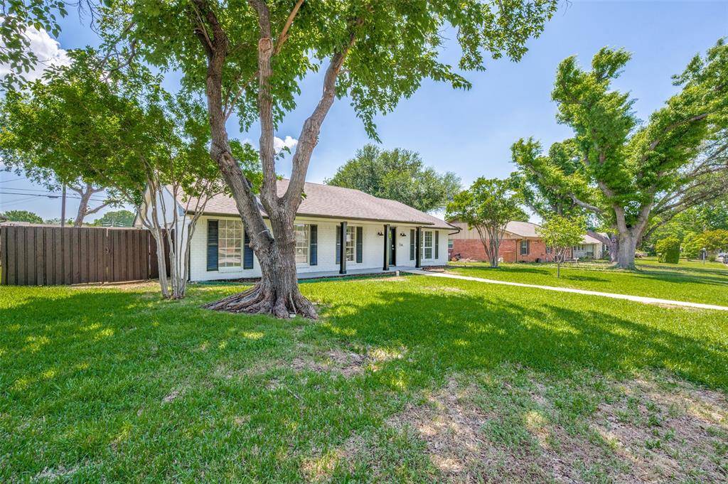 Farmers Branch, TX 75244,3906 Ridgeoak Way