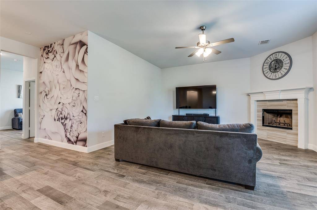 Grand Prairie, TX 75052,5819 Pamela Way