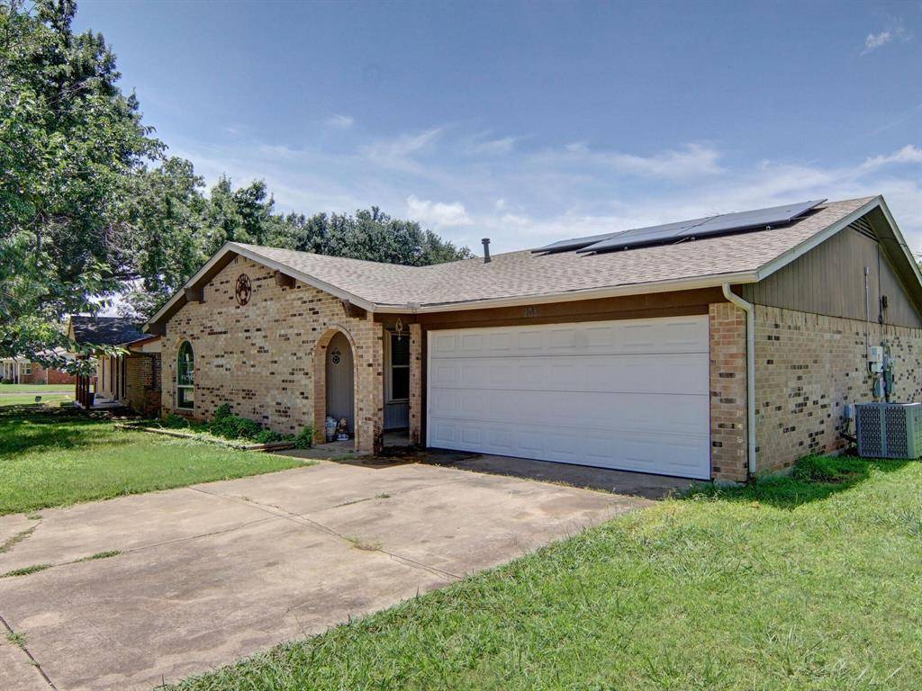 Crowley, TX 76036,905 Redbud Street