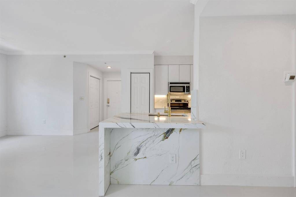 West Palm Beach, FL 33407,1803 N Flagler Dr #206