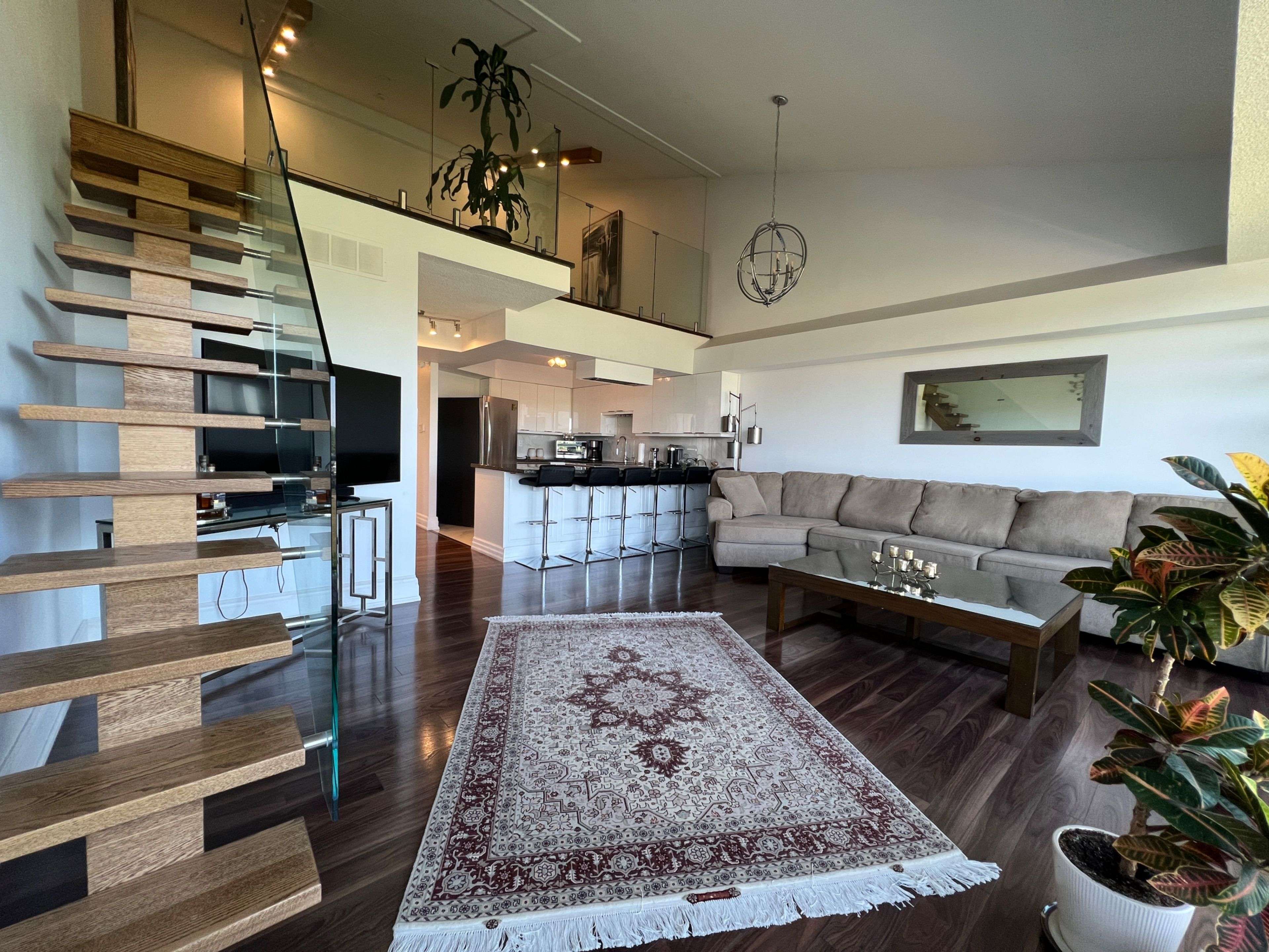 Oakville, ON L6H 2R5,1071 Queens AVE #604