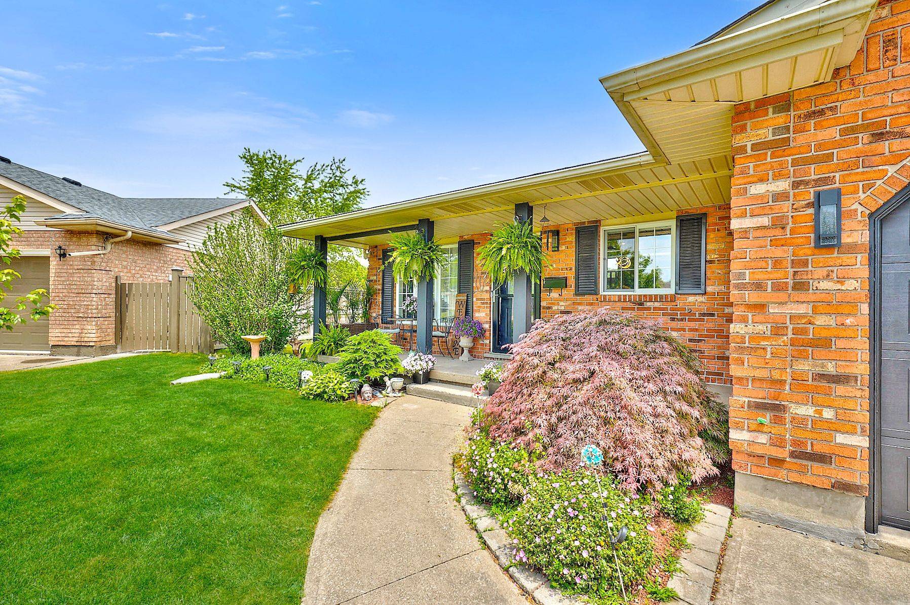 Welland, ON L3C 6V5,15 Pinoak CT