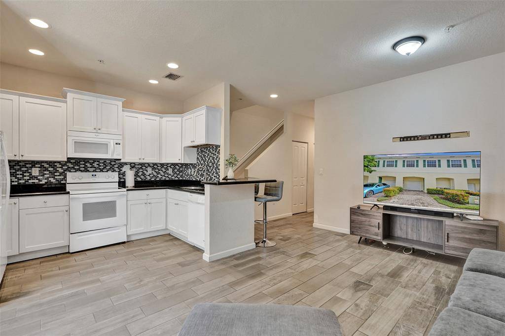 Pompano Beach, FL 33060,708 SW 1st Dr #708